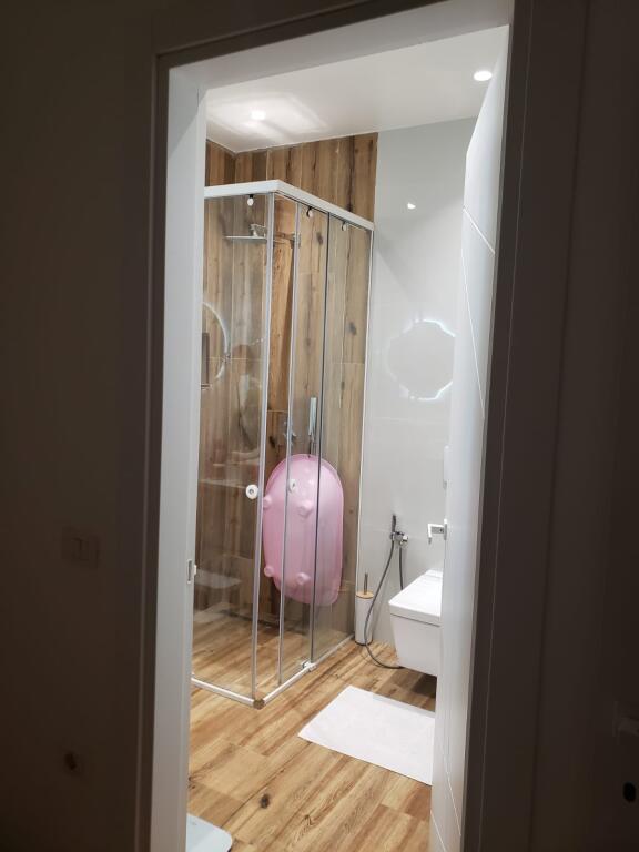 Shitet apartament  2+1+2  dhe 1 post parkimi (Kompleksi  Oasis ne Astir)