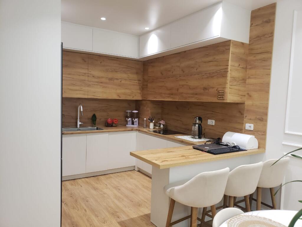 Shitet apartament  2+1+2  dhe 1 post parkimi (Kompleksi  Oasis ne Astir)