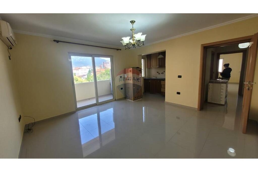 Jepet me qera apartament 2+1+Aneks+Ballkon Kati 4, 68 m² 450 € (Materniteti i ri)