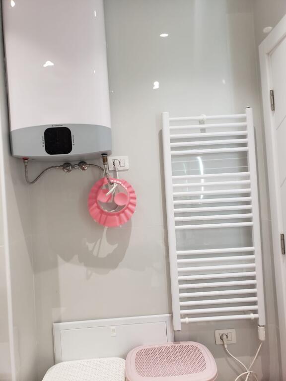 Shitet apartament  2+1+2  dhe 1 post parkimi (Kompleksi  Oasis ne Astir)
