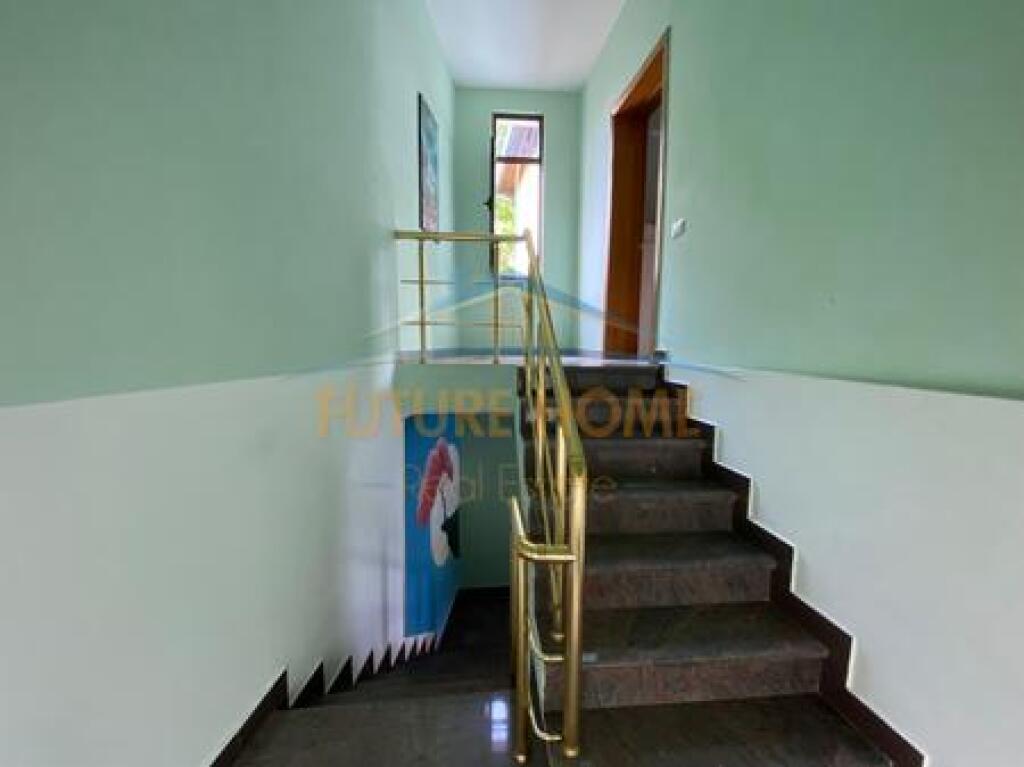In vendita, Business Hostel, Via Durazzo