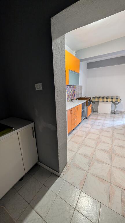 Tirane, affitto monolocale 1+1, 2° piano, 60 m² 350 € (Via Prenke Jakova)
