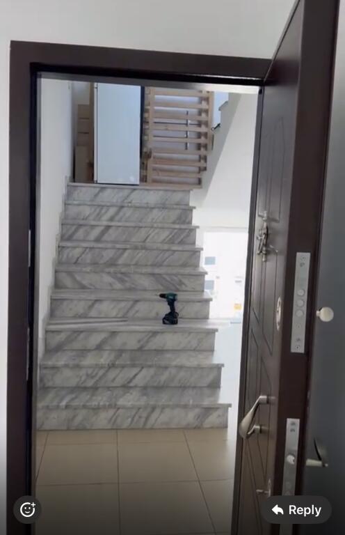 1+1,bosh ,te 5 maji mbrapa concord center,350 euro