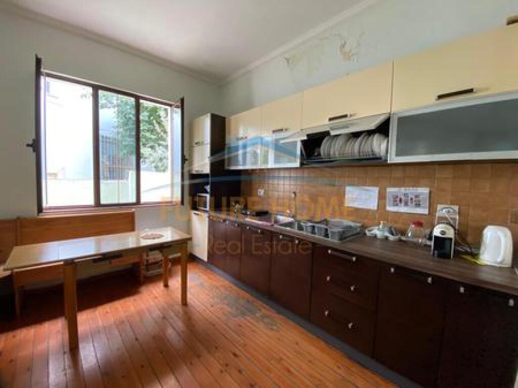 In vendita, Business Hostel, Via Durazzo