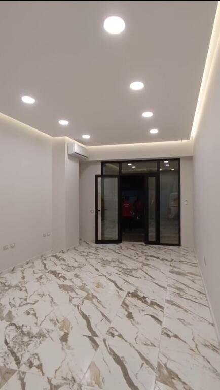 Shop for rent at the Prosecutor's Office near Mine Peza Street (50,000 Leke)
