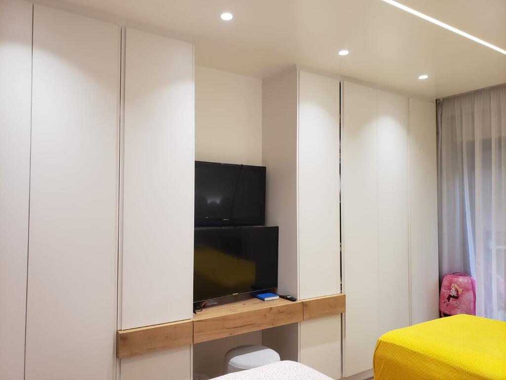Shitet apartament  2+1+2  dhe 1 post parkimi (Kompleksi  Oasis ne Astir)
