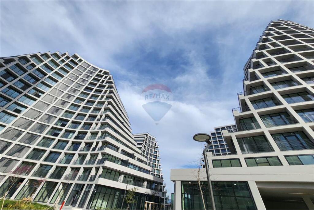 Office for rent Lake WIEV !