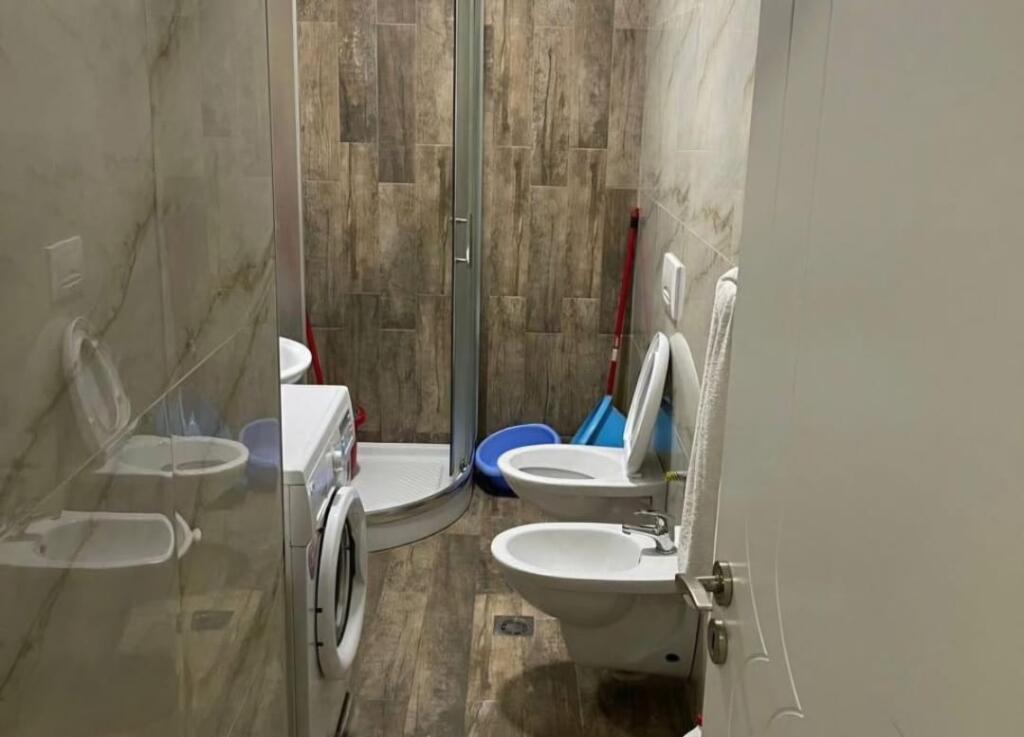 SHITET APARTAMENT 2+1+VERANDE PRANE RESTORANT FRESKUT !!