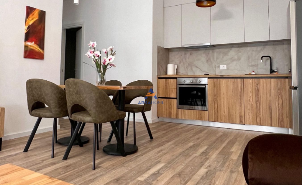 AFFITTASI APPARTAMENTO 2+1+VERANDA "AL NUOVO BOULEVARD, VIA JORDAN MISJA" 800 EURO.