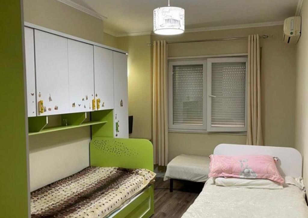 SHITET APARTAMENT 2+1+VERANDE PRANE RESTORANT FRESKUT !!