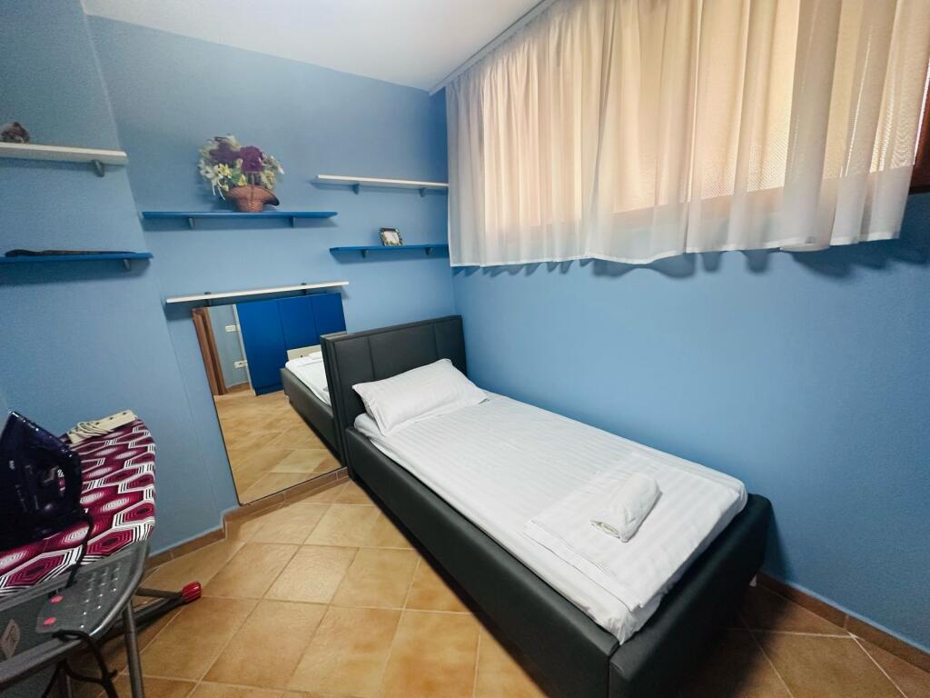 Jepet me qera apartament 2 + 1 te 5 Maji