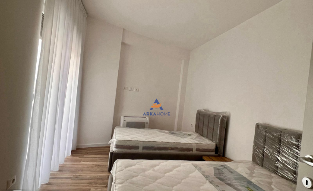 AFFITTASI APPARTAMENTO 2+1+VERANDA "AL NUOVO BOULEVARD, VIA JORDAN MISJA" 800 EURO.