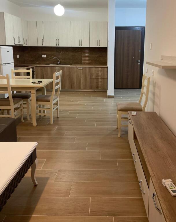 Selvia, 1+1 apartment for rent, including parking spot behind the Observatori bar (70,000 leke)
