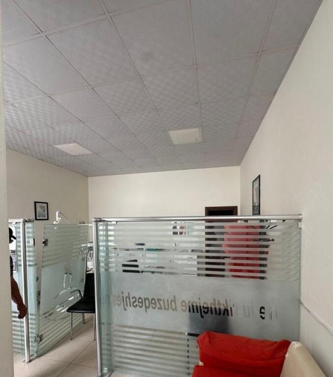 Unità Commerciale in Vendita, Astir. 83.000 €