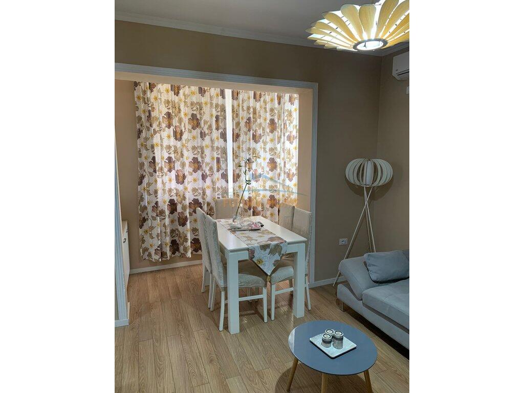 Tirane, affittasi appartamento 1+1, 3° piano, 51 m², 600 € (VIA MINE PEZA)
