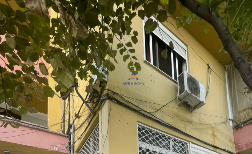 FOR RENT STREET FRONT PREMISES "AT THE PARIS MUNICIPALITY" 1000 EURO.