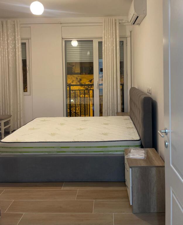 Selvia, 1+1 apartment for rent, including parking spot behind the Observatori bar (70,000 leke)
