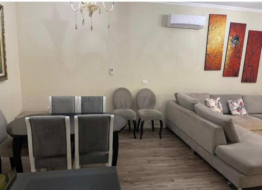 SHITET APARTAMENT 2+1+VERANDE PRANE RESTORANT FRESKUT !!