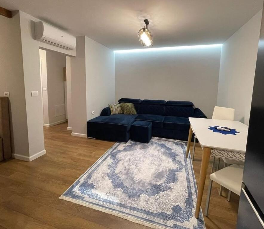 Affittasi appartamento 1+1 vicino alla Scuola di Balletto, Tirana