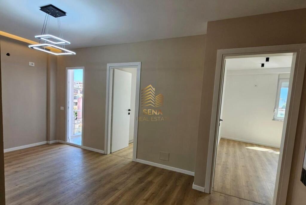 For sale, Apartment 2+1, Pazari i Ri, 195,000 Euro