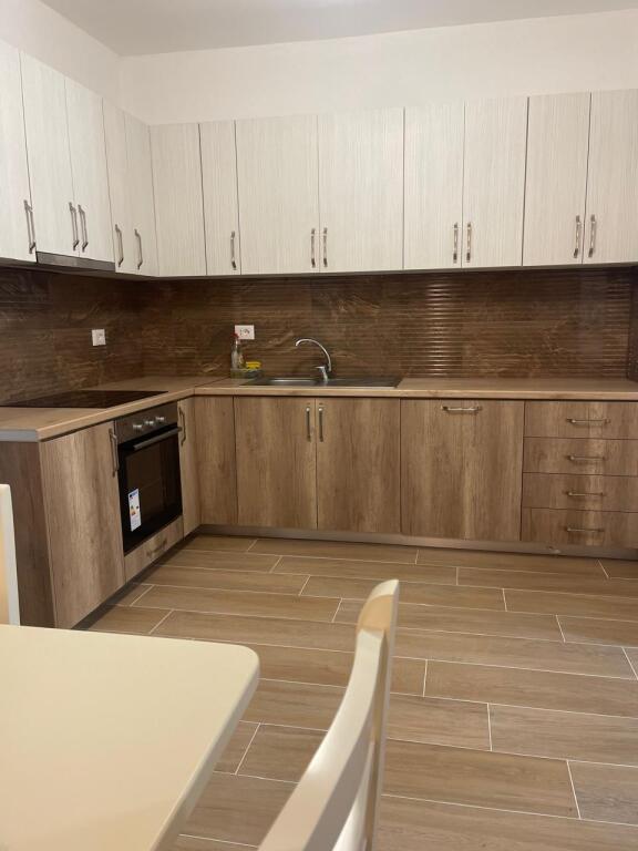 Selvia, 1+1 apartment for rent, including parking spot behind the Observatori bar (70,000 leke)
