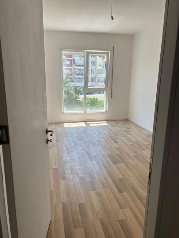 🏢Ne zonen e Yzberishtit,Rr.Engjell Mashi,jepet me qera apartament 2+1+2+post parkimi, Bosh,60,000Leke(Neto)
