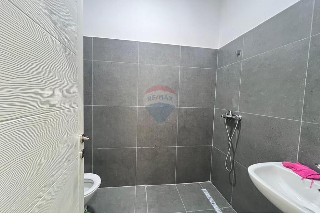 Apartament 2+1+2 per qira te ASL Xhamllik