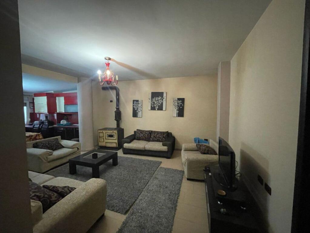 JEPET ME QERA APARTAMENT 3+1 750 EURO ALI DEMI