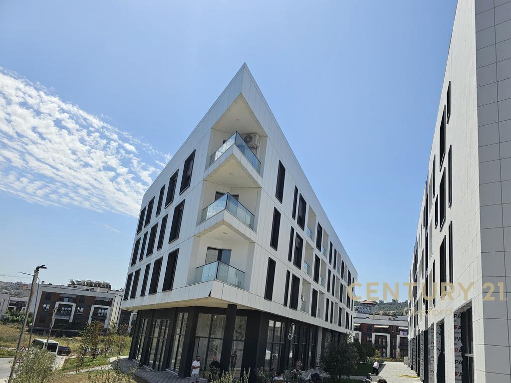 🌿 Brand-New 2-Bedroom, 2-Bathroom Apartment for Rent + Private Parking | Dry Lake Area