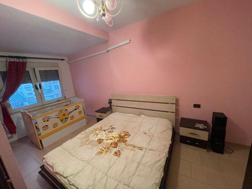 JEPET ME QERA APARTAMENT 3+1 750 EURO ALI DEMI