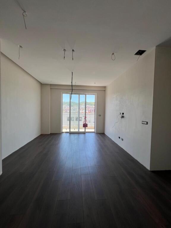 Tirane, apartment 2+1+Balcony for rent Floor 9, 95 m² 1,000 € (Andon Lufi Street)