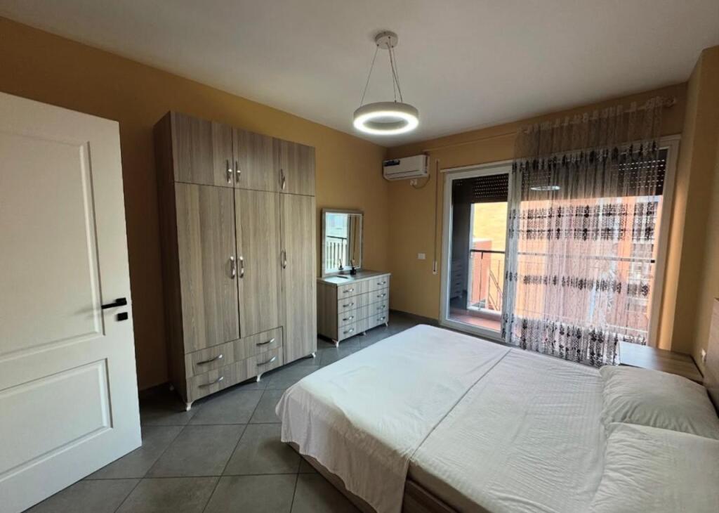Jepet me Qira Apartament 1+1 – pranë SPAK-ut, Rruga Jordan Misja