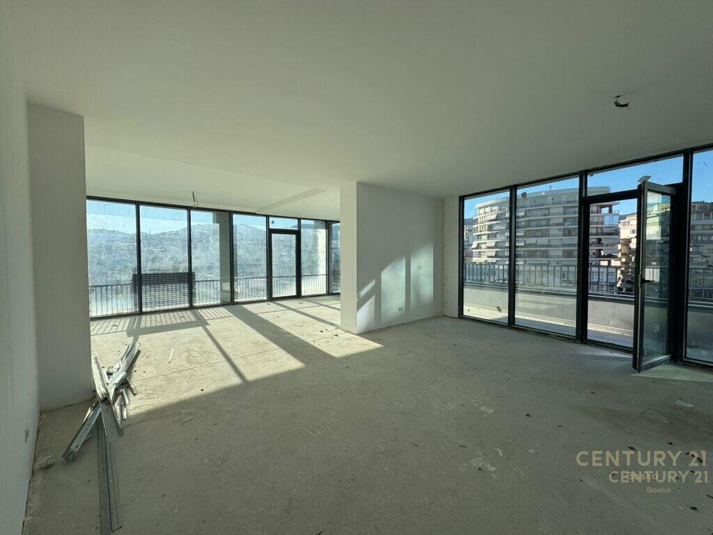 Apartment 3+1+2 for Sale at "Lake View" Residence