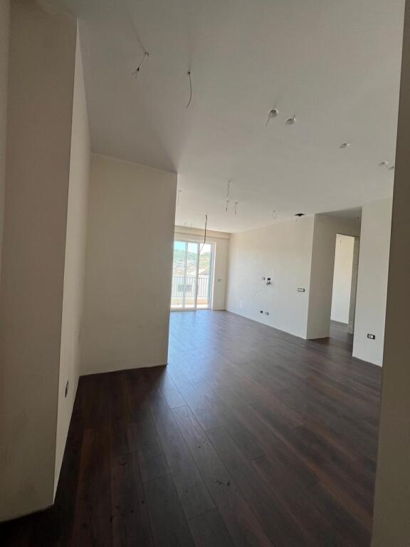 Tirane, apartment 2+1+Balcony for rent Floor 9, 95 m² 1,000 € (Andon Lufi Street)