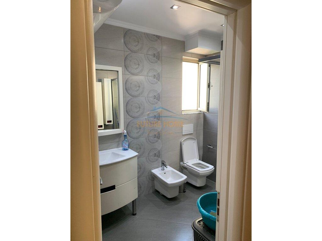 Tirane, affittasi appartamento 1+1, 3° piano, 51 m², 600 € (VIA MINE PEZA)
