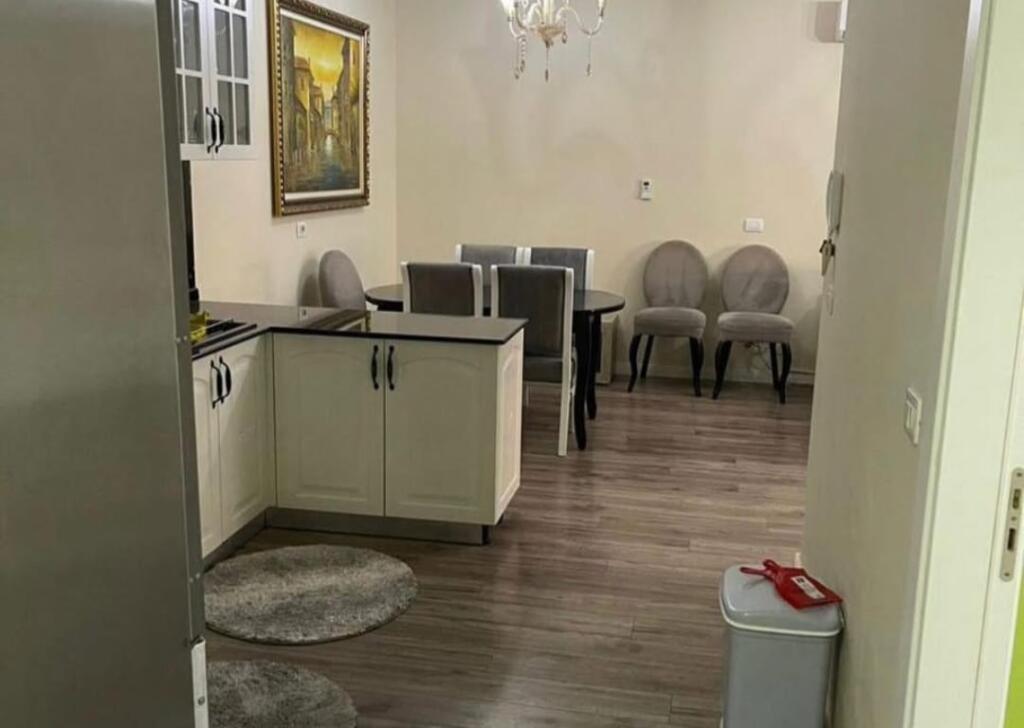 SHITET APARTAMENT 2+1+VERANDE PRANE RESTORANT FRESKUT !!