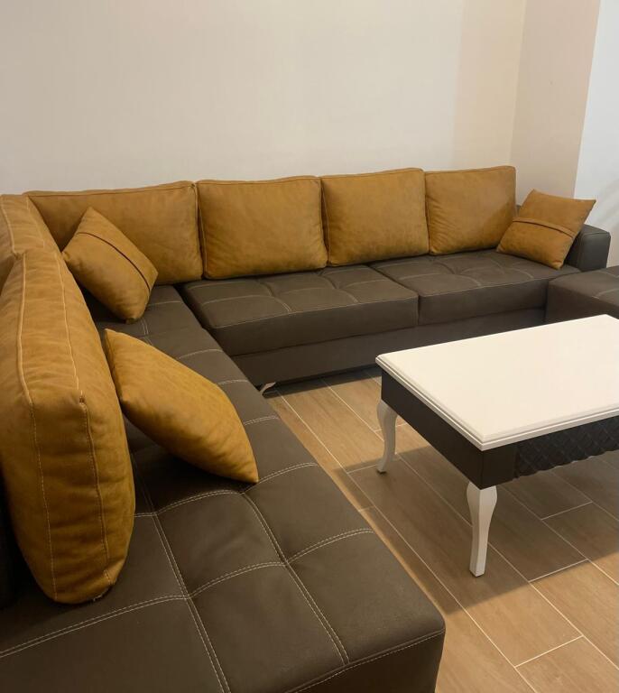 Selvia, 1+1 apartment for rent, including parking spot behind the Observatori bar (70,000 leke)
