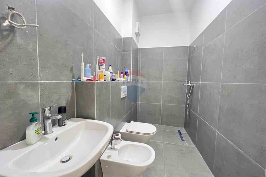 Apartament 2+1+2 per qira te ASL Xhamllik