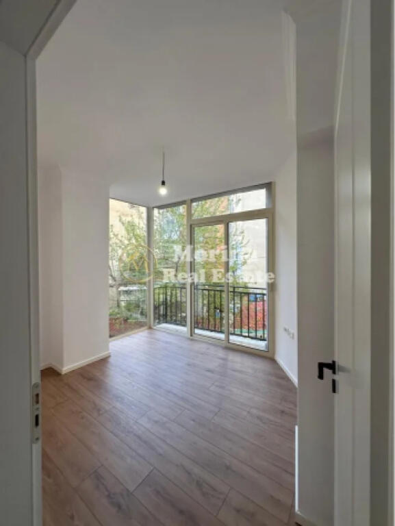 Qera, Apartament 1+1, Pazari Ri, 400 euro/muaj