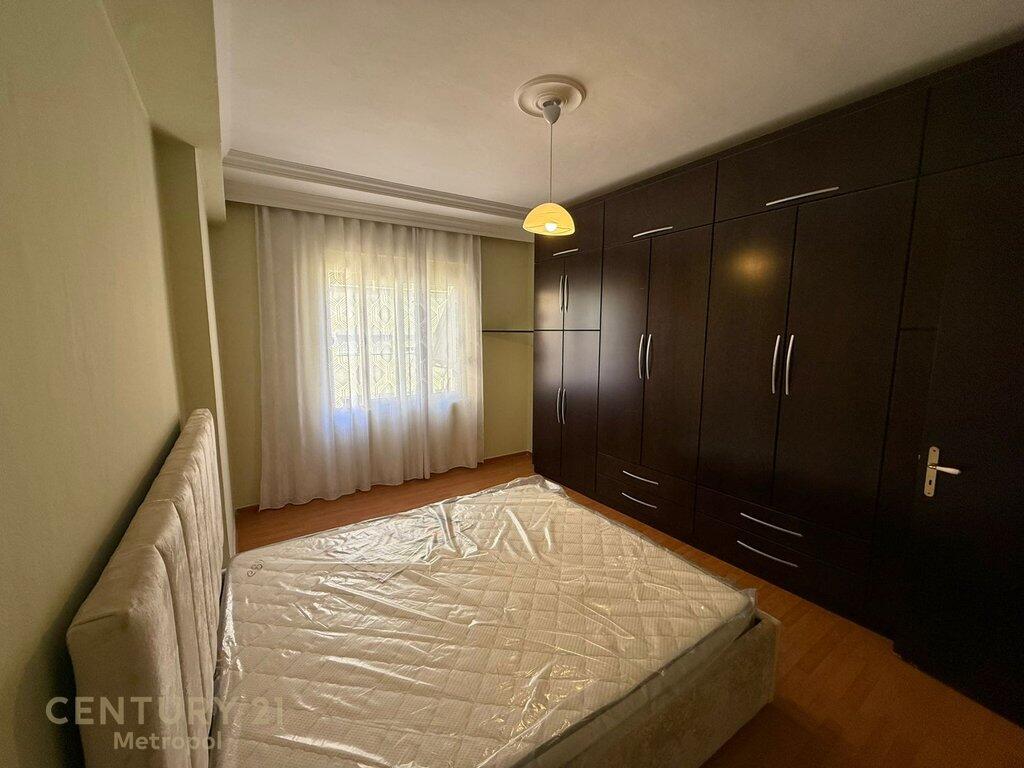 Appartamento 1+1 in affitto a Komuna e Parisit