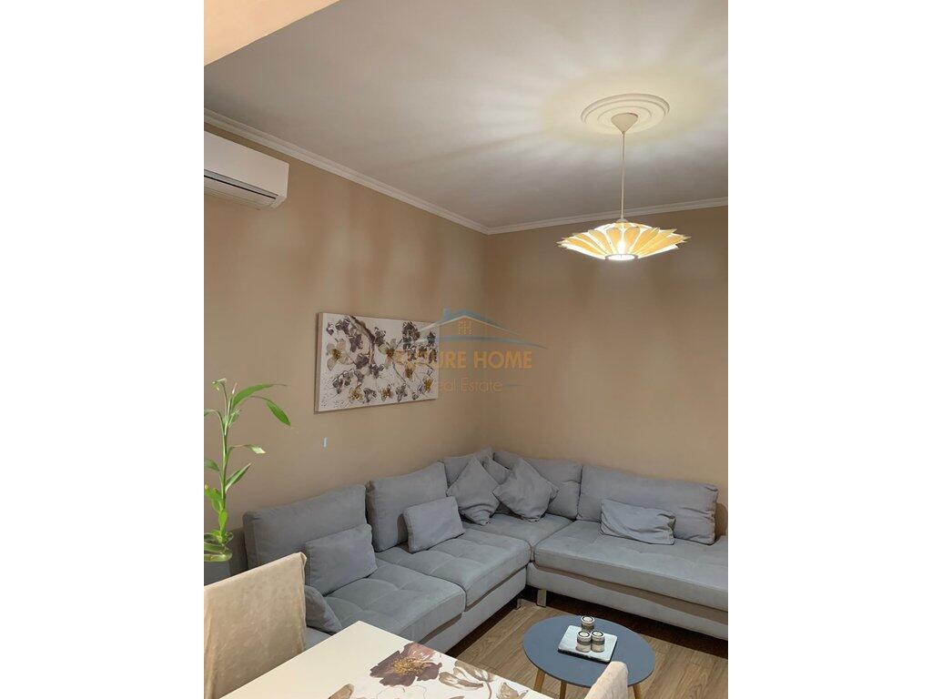 Tirane, affittasi appartamento 1+1, 3° piano, 51 m², 600 € (VIA MINE PEZA)
