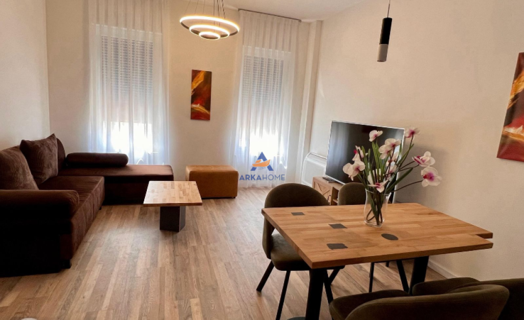 AFFITTASI APPARTAMENTO 2+1+VERANDA "AL NUOVO BOULEVARD, VIA JORDAN MISJA" 800 EURO.