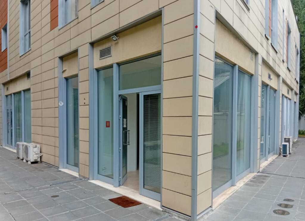 Negozio in affitto presso Ambasciatore 2, vicino ad Air Albania