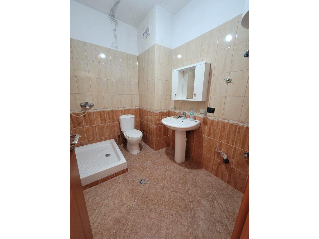 Apartament 3+1+2 tualete . Ne Fresk 200 m mbi restorant FRESKU 400 € /Muaj