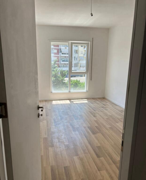 ZYRE ME QERA 112 M2 YZBERISHT 600 EURO