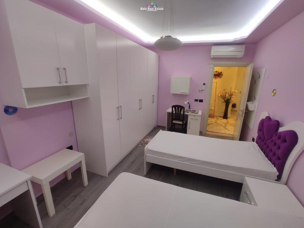 Shitet Apartament 3+1 Ne Porcelan (ID B13056) Tirane.