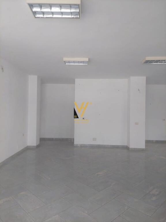 JEPET DYQAN 70 M2 ME QIRA TE KOMUNA E PARISIT 1.000 EURO