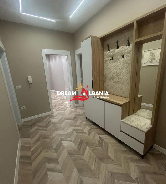 A 2+1+2 apartment is for rent in the Center, near Lincoln Center (ID 42215170).