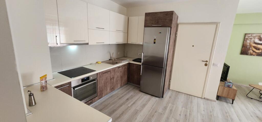 Jepet me qera Apartamenti 2+1+1, prane kopshtit zoologjik, Liqeni Thate