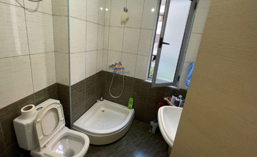 VENDESI APPARTAMENTO 2+1+2+2BALCONI "AI PALAZZI CABEJ" 135.000 EURO.